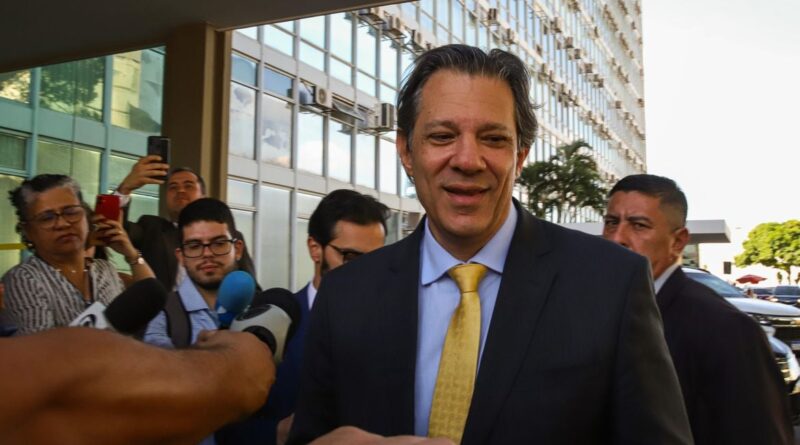 Apenas 4% das exportações serão afetadas por tarifaço e mais de 2% terão outro destino, diz Haddad