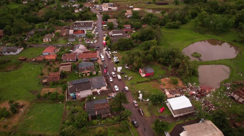Oeste de Santa Catarina registra três tornados após frente fria e ciclone