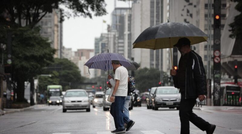 Chuva forte e granizo colocam São Paulo em alerta até sexta