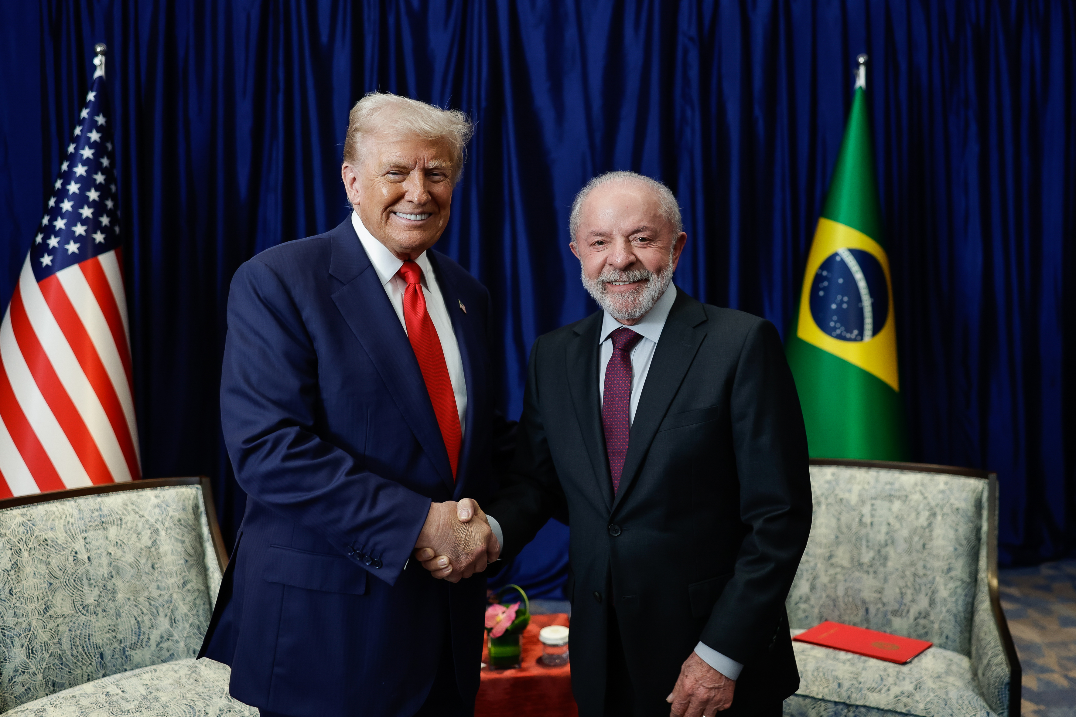 Presidente da República, Luís Inácio Lula da Silva, durante Encontro com o Presidente dos Estados Unidos, Donald Trump, durante o 47ª Cúpula da Associação de Nações do Sudeste Asiático - ASEAN. Foto: Ricardo Stuckert/PR