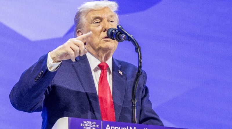 Trump fala em corte de juros em Davos e dólar reage