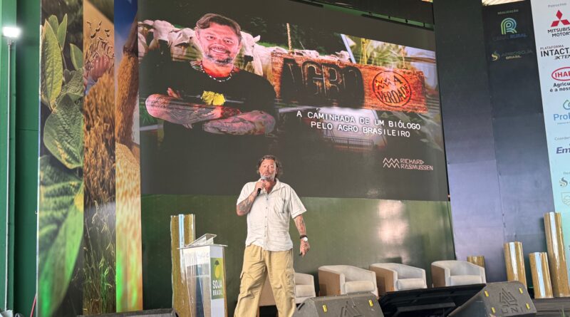 ‘Se tem alguém que mantém a floresta ‘em pé’ no Brasil é o produtor’, aponta Rasmussen no 1º painel